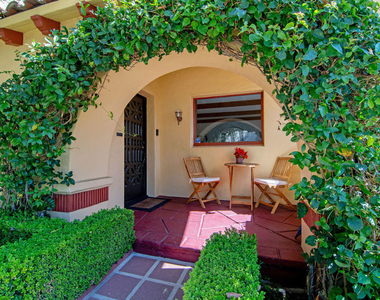 144 S Mansfield Avenue - Photo Thumbnail 1