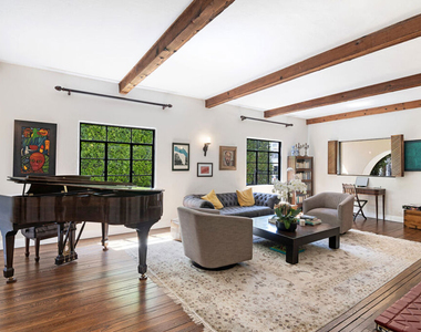 144 S Mansfield Avenue - Photo Thumbnail 6
