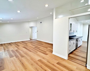6433 Oakdale Avenue - Photo Thumbnail 9
