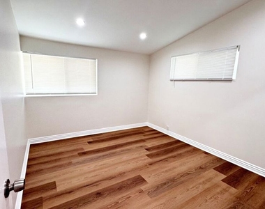 6433 Oakdale Avenue - Photo Thumbnail 26