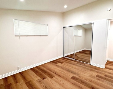 6433 Oakdale Avenue - Photo Thumbnail 25