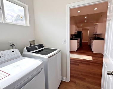 6433 Oakdale Avenue - Photo Thumbnail 30