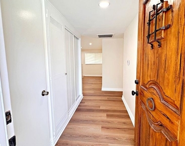 6433 Oakdale Avenue - Photo Thumbnail 3