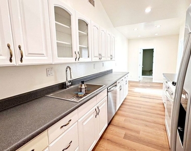 6433 Oakdale Avenue - Photo Thumbnail 6