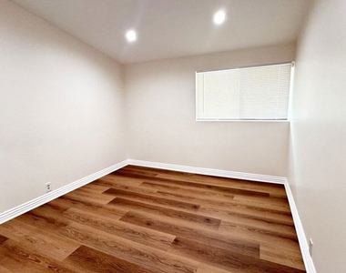 6433 Oakdale Avenue - Photo Thumbnail 24