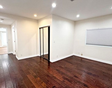 6433 Oakdale Avenue - Photo Thumbnail 11