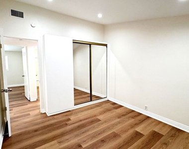 6433 Oakdale Avenue - Photo Thumbnail 23