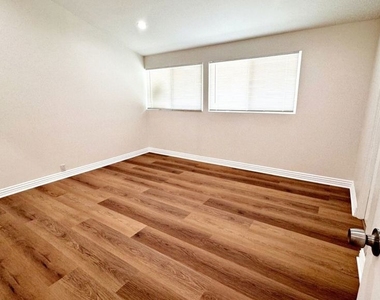 6433 Oakdale Avenue - Photo Thumbnail 18