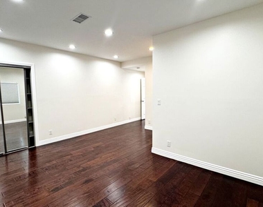 6433 Oakdale Avenue - Photo Thumbnail 13