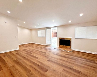6433 Oakdale Avenue - Photo Thumbnail 4