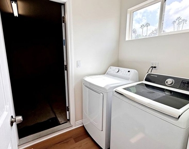 6433 Oakdale Avenue - Photo Thumbnail 31
