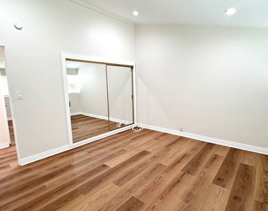 6433 Oakdale Avenue - Photo Thumbnail 19