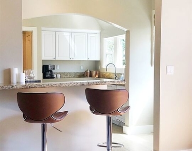 2628 N Beachwood Drive - Photo Thumbnail 16