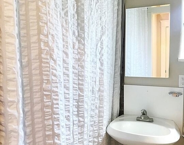2628 N Beachwood Drive - Photo Thumbnail 27