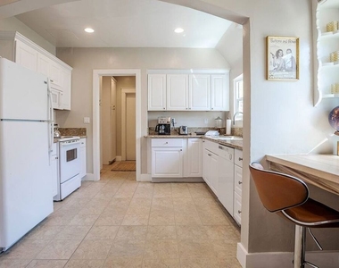 2628 N Beachwood Drive - Photo Thumbnail 17