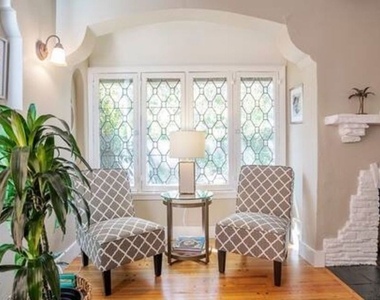 2628 N Beachwood Drive - Photo Thumbnail 10