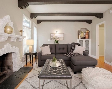 2628 N Beachwood Drive - Photo Thumbnail 8