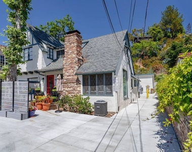 2628 N Beachwood Drive - Photo Thumbnail 1