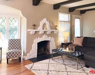 2628 N Beachwood Drive - Photo Thumbnail 5