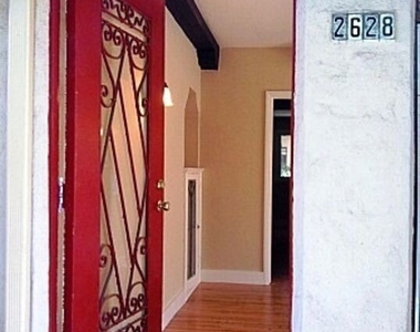 2628 N Beachwood Drive - Photo Thumbnail 4