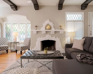 2628 N Beachwood Drive - Photo Thumbnail 7