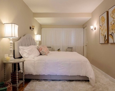 2628 N Beachwood Drive - Photo Thumbnail 24