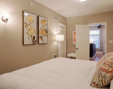 2628 N Beachwood Drive - Photo Thumbnail 25