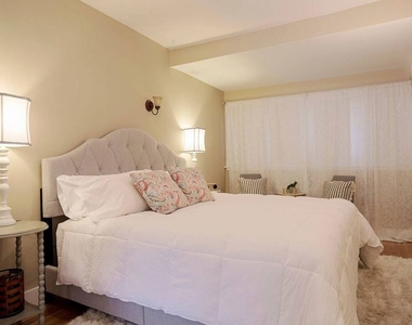 2628 N Beachwood Drive - Photo Thumbnail 22