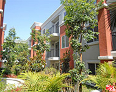 15357 Magnolia Boulevard - Photo Thumbnail 12
