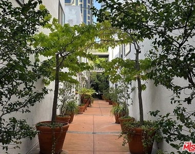 10933 Wellworth Avenue - Photo Thumbnail 6