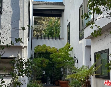 10933 Wellworth Avenue - Photo Thumbnail 7
