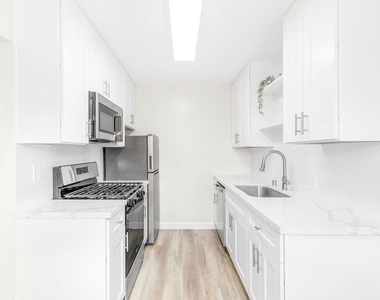 7020 Glasgow Avenue - Photo Thumbnail 4