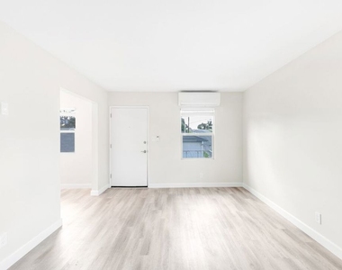 7020 Glasgow Avenue - Photo Thumbnail 5