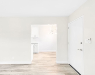 7020 Glasgow Avenue - Photo Thumbnail 8