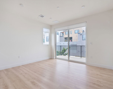 5657 Virginia Avenue - Photo Thumbnail 9