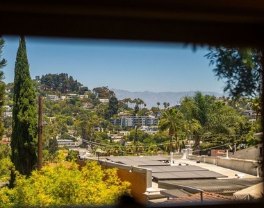 1336 Edgecliffe Drive - Photo Thumbnail 29