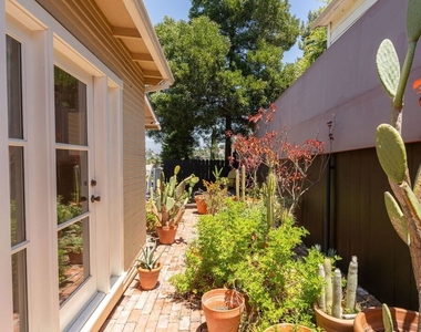 1336 Edgecliffe Drive - Photo Thumbnail 23