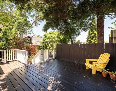 1336 Edgecliffe Drive - Photo Thumbnail 22