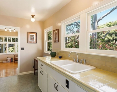1336 Edgecliffe Drive - Photo Thumbnail 8
