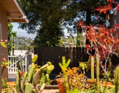 1336 Edgecliffe Drive - Photo Thumbnail 27