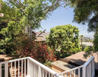 1336 Edgecliffe Drive - Photo Thumbnail 24