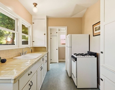 1336 Edgecliffe Drive - Photo Thumbnail 9