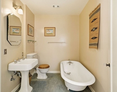 1336 Edgecliffe Drive - Photo Thumbnail 15