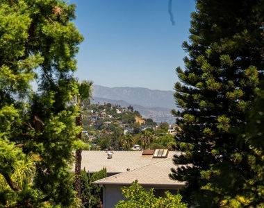 1336 Edgecliffe Drive - Photo Thumbnail 26