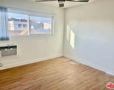 3824 Keystone Avenue - Photo Thumbnail 9