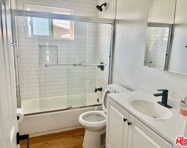 3824 Keystone Avenue - Photo Thumbnail 8