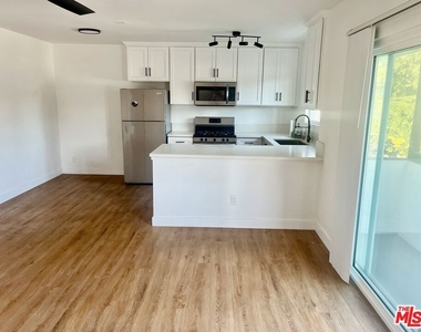 3824 Keystone Avenue - Photo Thumbnail 3