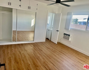 3824 Keystone Avenue - Photo Thumbnail 5