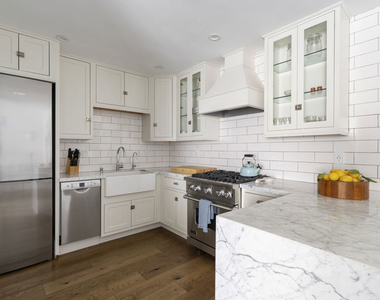 1929 Tamarind Avenue - Photo Thumbnail 4