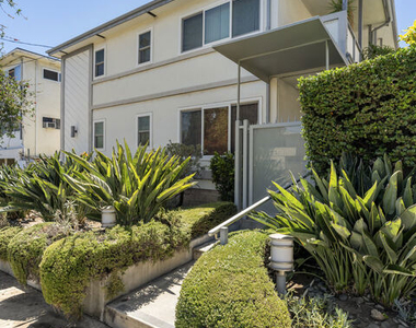 1929 Tamarind Avenue - Photo Thumbnail 16
